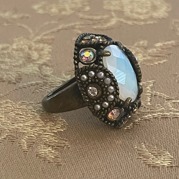 Vintage Avon’s Mark Faux Opal Romantic Statement Ring! Size approx 7.5-8. - Picture 5 of 11